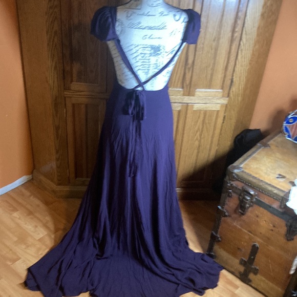 Reformation Dylan Dress - Picture 4 of 11